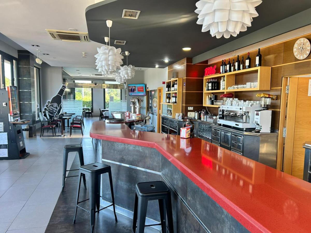 Hostal Restaurante Aqua โอว์เรนเซ ภายนอก รูปภาพ
