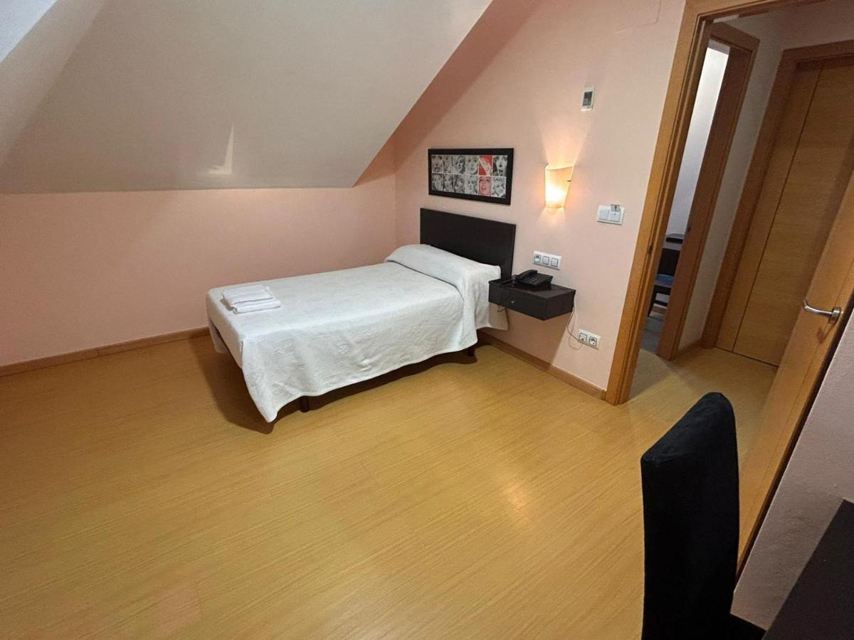 Hostal Restaurante Aqua โอว์เรนเซ ภายนอก รูปภาพ